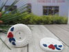 Bouton assiette blanche Digoin rouge et bleu