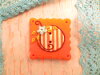 Bouton gros carré cannelé Shabby chic orange