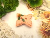 Bouton papillon piqué saumon