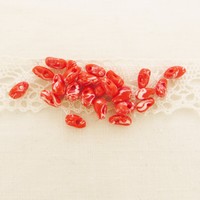 Perle goutte fleurie rouge