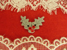 Bouton double feuille de houx grise