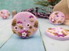 Bouton rond lilas 28mm bouquet de fleurs