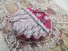 Bouton gros rond cannelé Filament fuschia