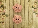 Bouton fleur rose stylisée