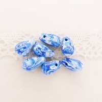 Perle goutte fleurie bleue